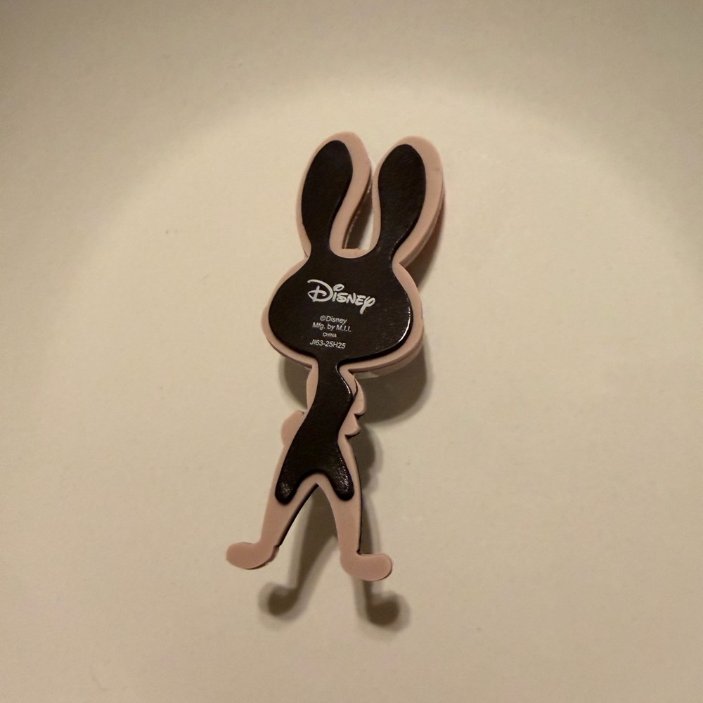 Disneys Zootopia 2 mystery Magnet “Judy Hopps” - Picture 3 of 4